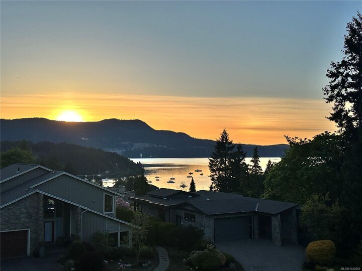 Property Photo: 6897 McKenna Crt BC V8M 1J2