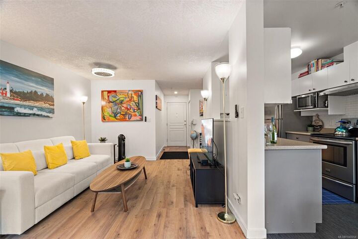 Property Photo: 2527 Quadra St #206 BC V8T 4E1