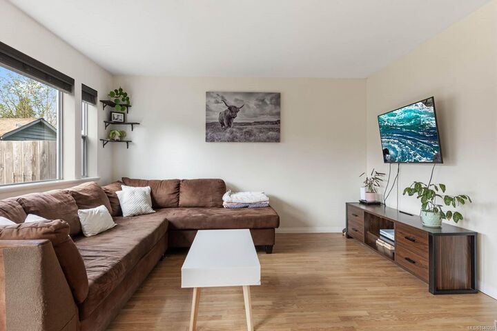345 Menzies Ave #B — photo 1
