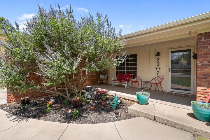 Property Photo: 2307 Larry Street TX 79106-4620