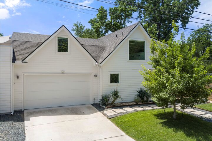Property Photo:  1129 Henninger Street B  TX 78702 