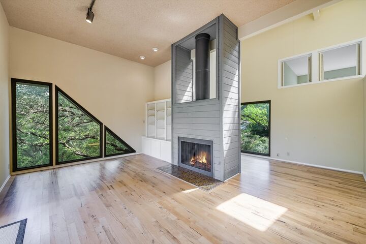 Property Photo:  8804 Mountain Path Circle  TX 78759 