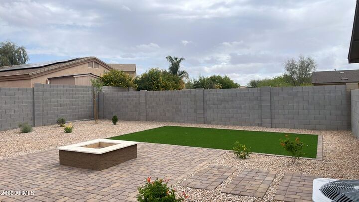 Property Photo: 194 E Watson Place AZ 85122