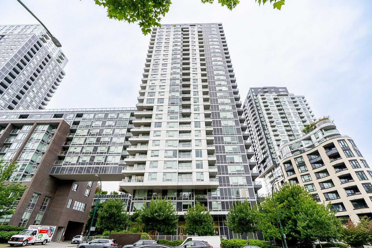 Property Photo: 5515 Boundary Road 1806 BC V5R 0E3