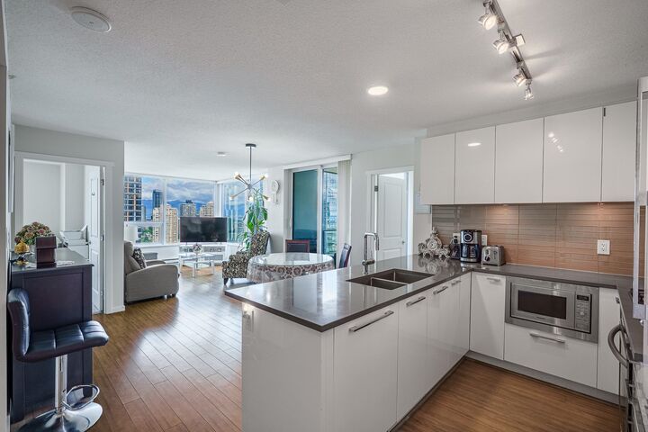 Property Photo: 6658 Dow Avenue 3007 BC V5H 0C7
