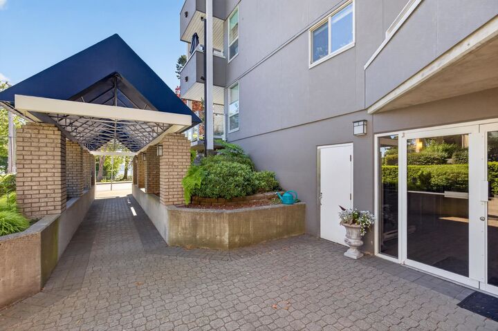 Property Photo: 15717 Marine Drive 202 BC V4B 1E4