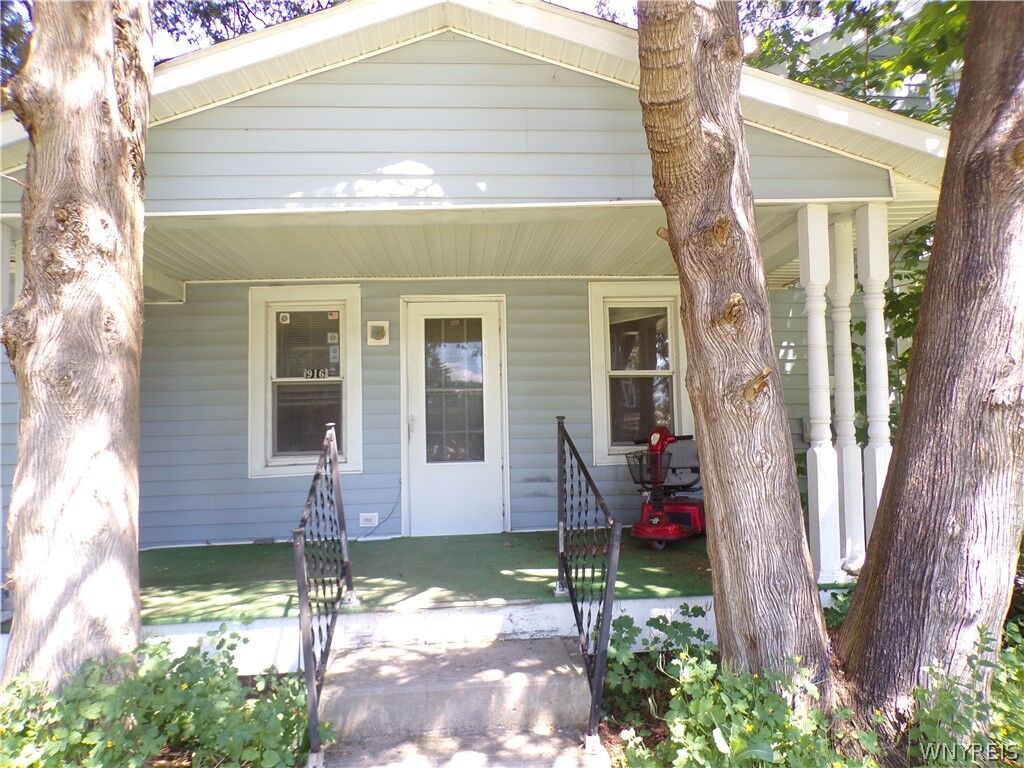 Property Photo:  916 Maple Street  NY 14897 