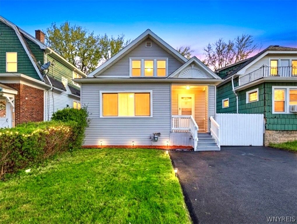 Property Photo:  122 Dartmouth Avenue  NY 14215 