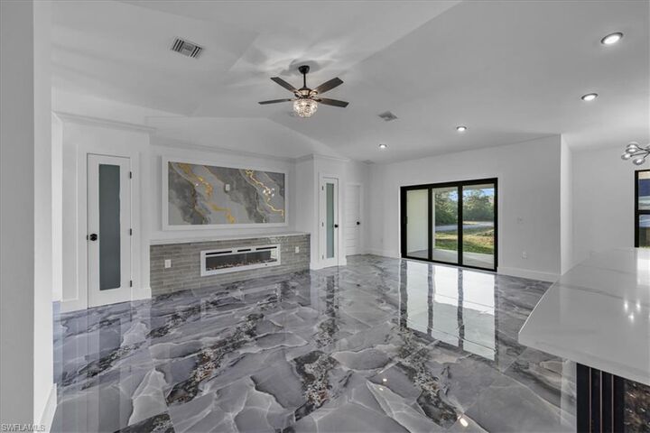 Property Photo:  2900 3rd St SW  FL 33976 