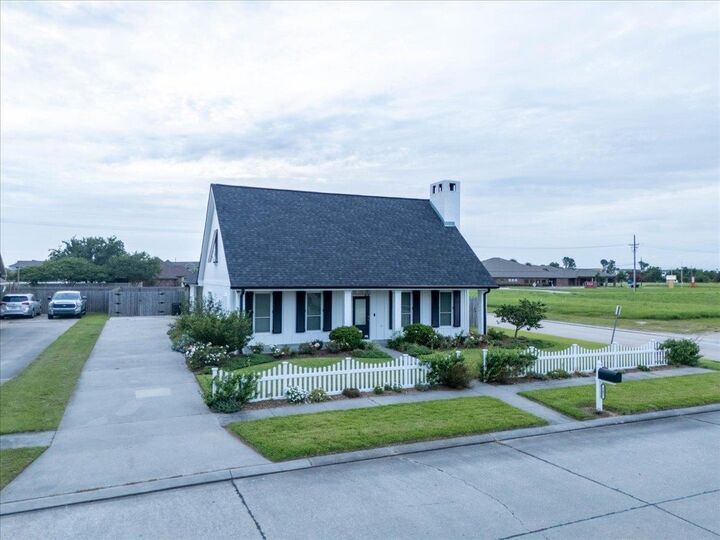 Property Photo: 207 Woodwind Dr LA 70360