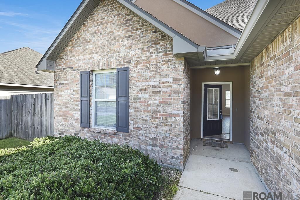 Property Photo: 13149 Ribbonwood Dr LA 70726