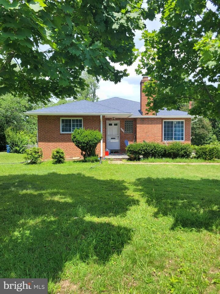 Property Photo: 6116 Munson Hill Road VA 22044