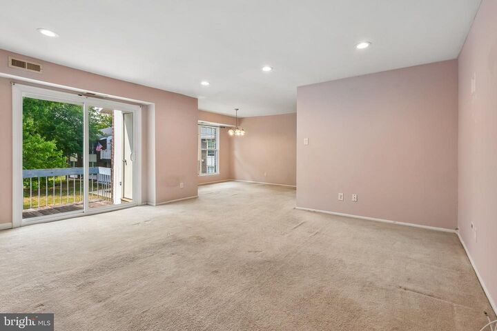 Property Photo:  275 Green Street 5B5  NJ 08010 