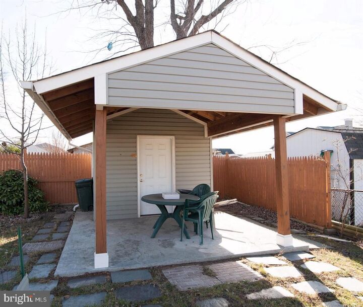 Property Photo: 3100 17th Street S VA 22204