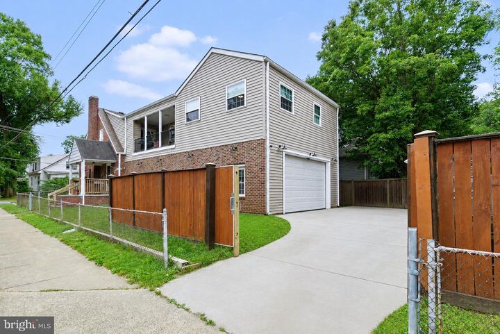 Property Photo: 1101 17th Street S VA 22202