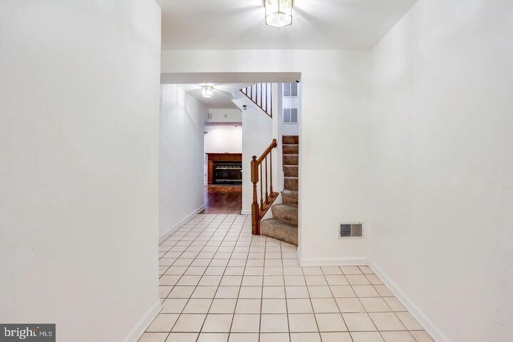 Property Photo: 6212 Briar Court MD 21075