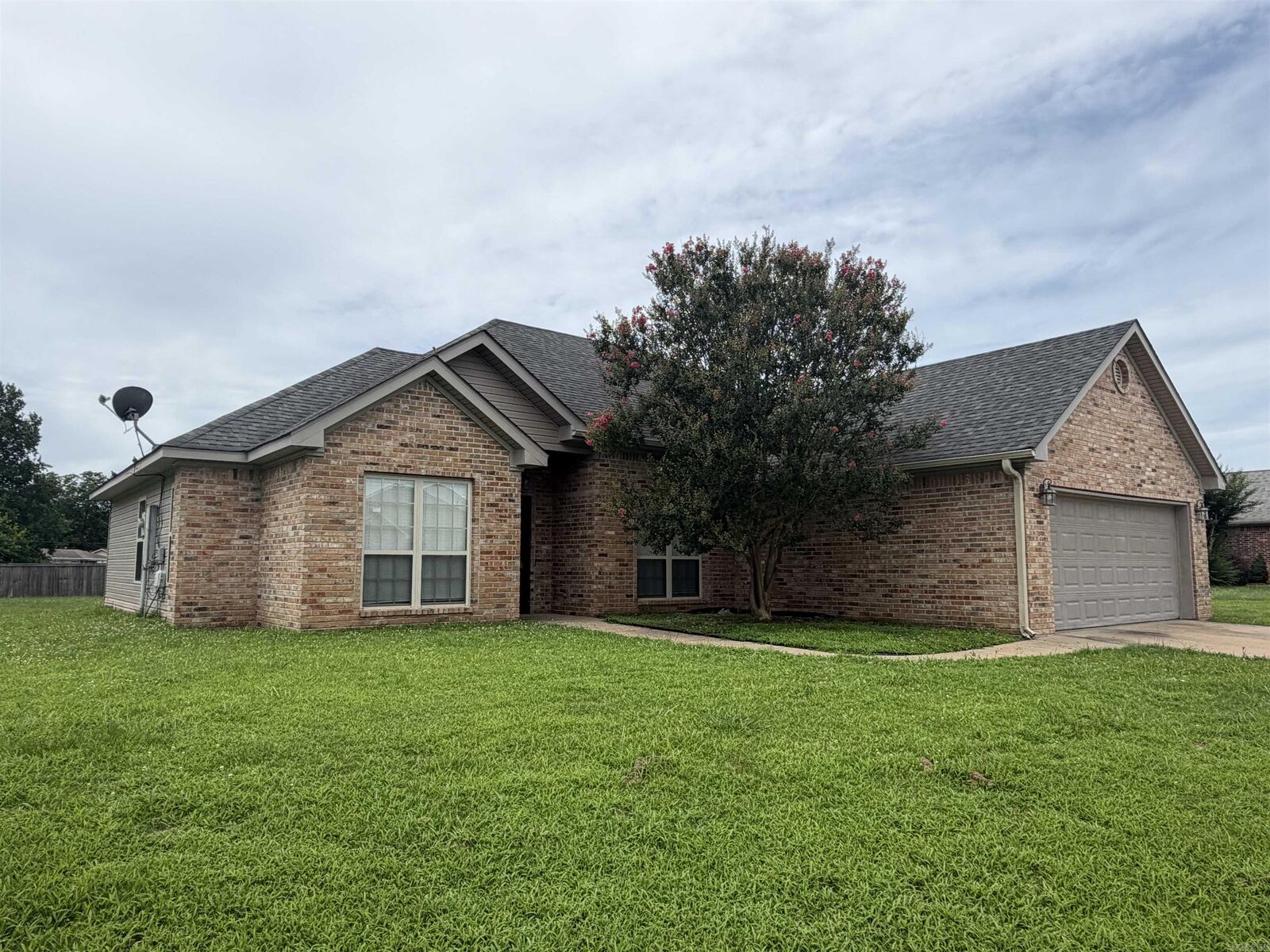 Property Photo: 14012 Knighton Cove AR 72117