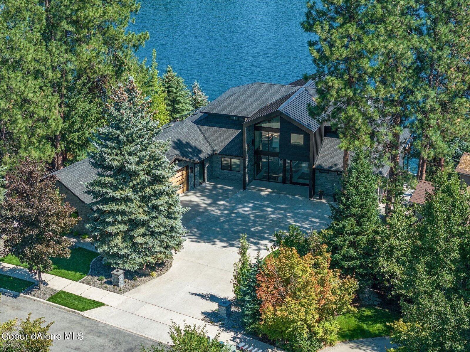 Property Photo:  1014 S Riverside Harbor Dr  ID 83854 
