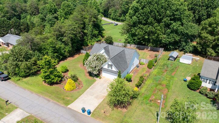 Property Photo: 1621 Herbie Circle NC 28658