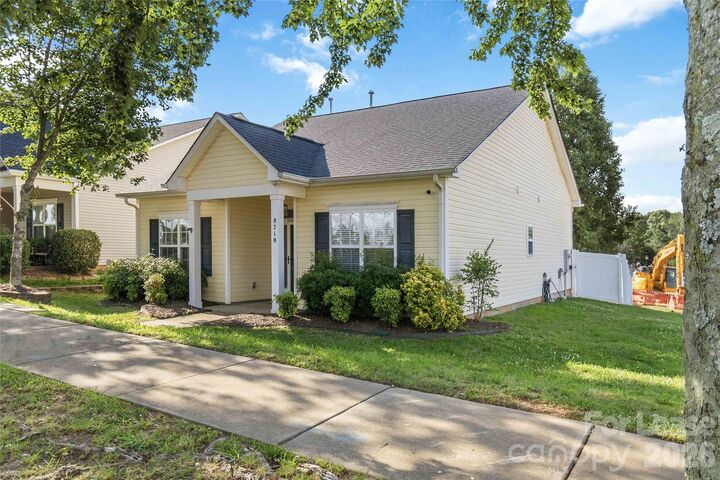 Property Photo:  8710 Arrowhead Place Lane  NC 28031 