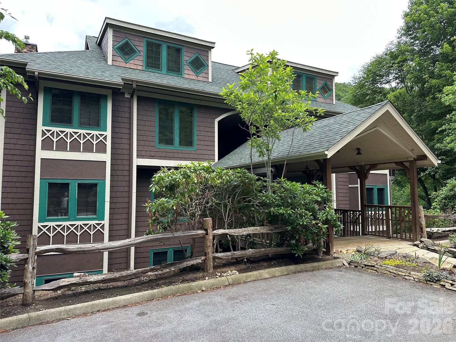 Property Photo: 222 Creekside Way D/101 NC 28714