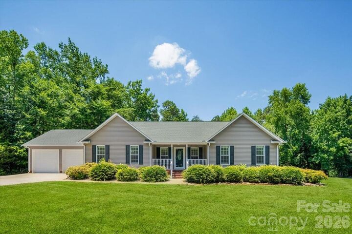 Property Photo:  1512 Kinglet Drive  SC 29745 