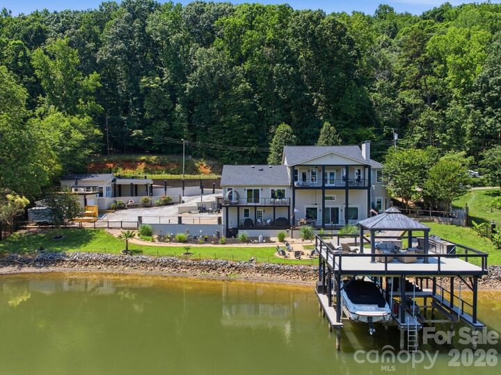 Property Photo:  2640 Sadler Road  NC 28278 