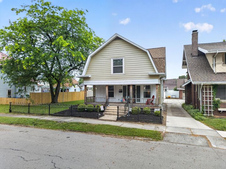 Property Photo:  618 Yeoman Street  OH 43160 