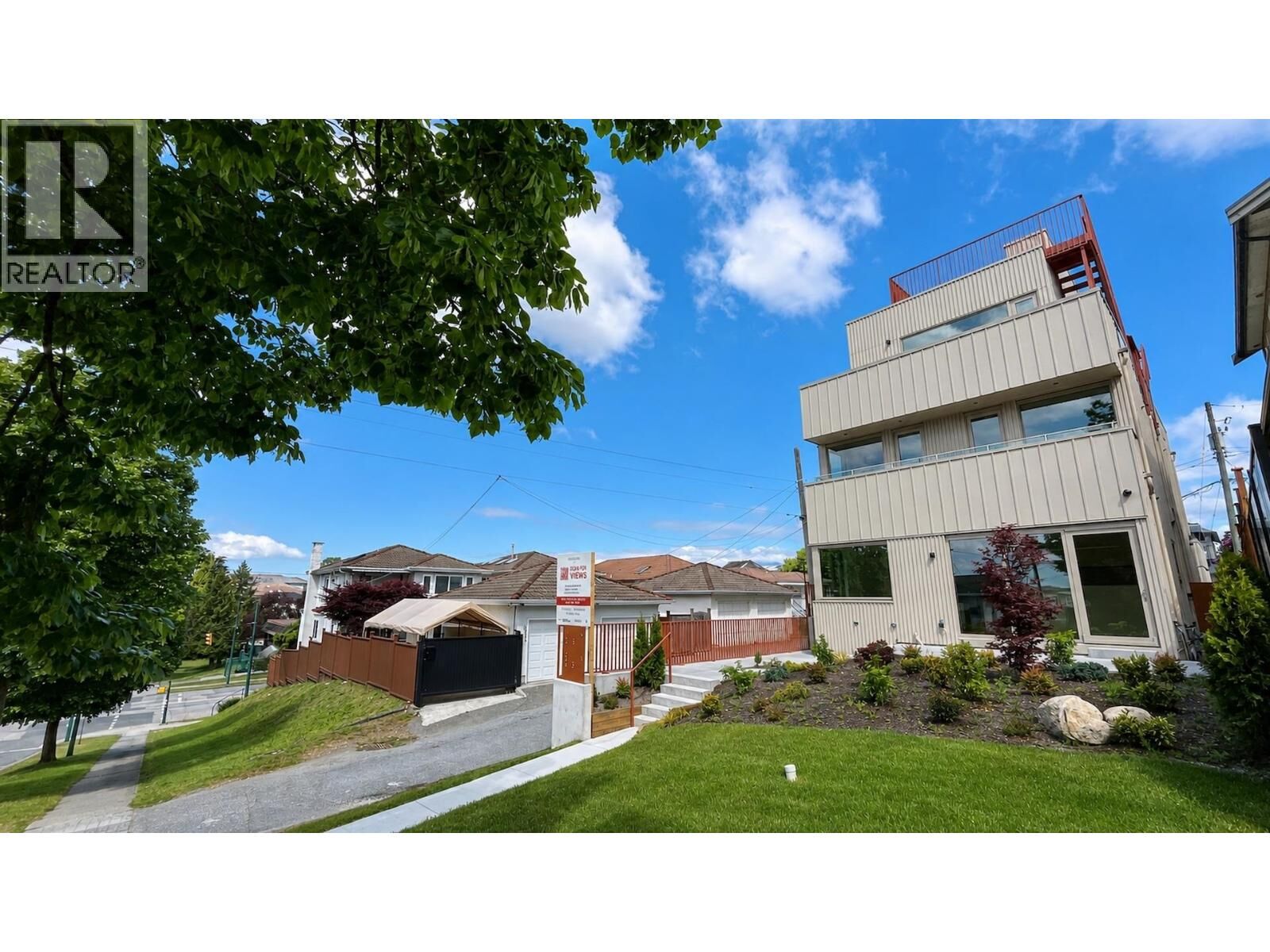 Property Photo:  2915 East 5th Avenue 1  BC V5M 1N6 