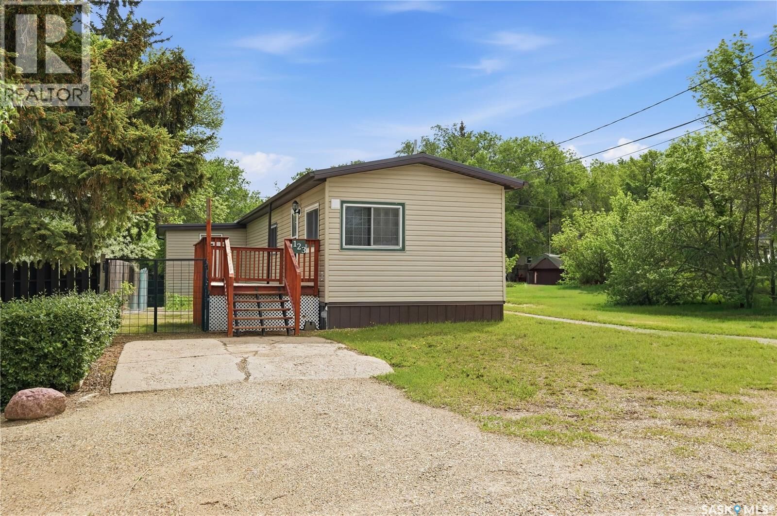 Property Photo:  123 3rd Street W  SK S0H 2K0 