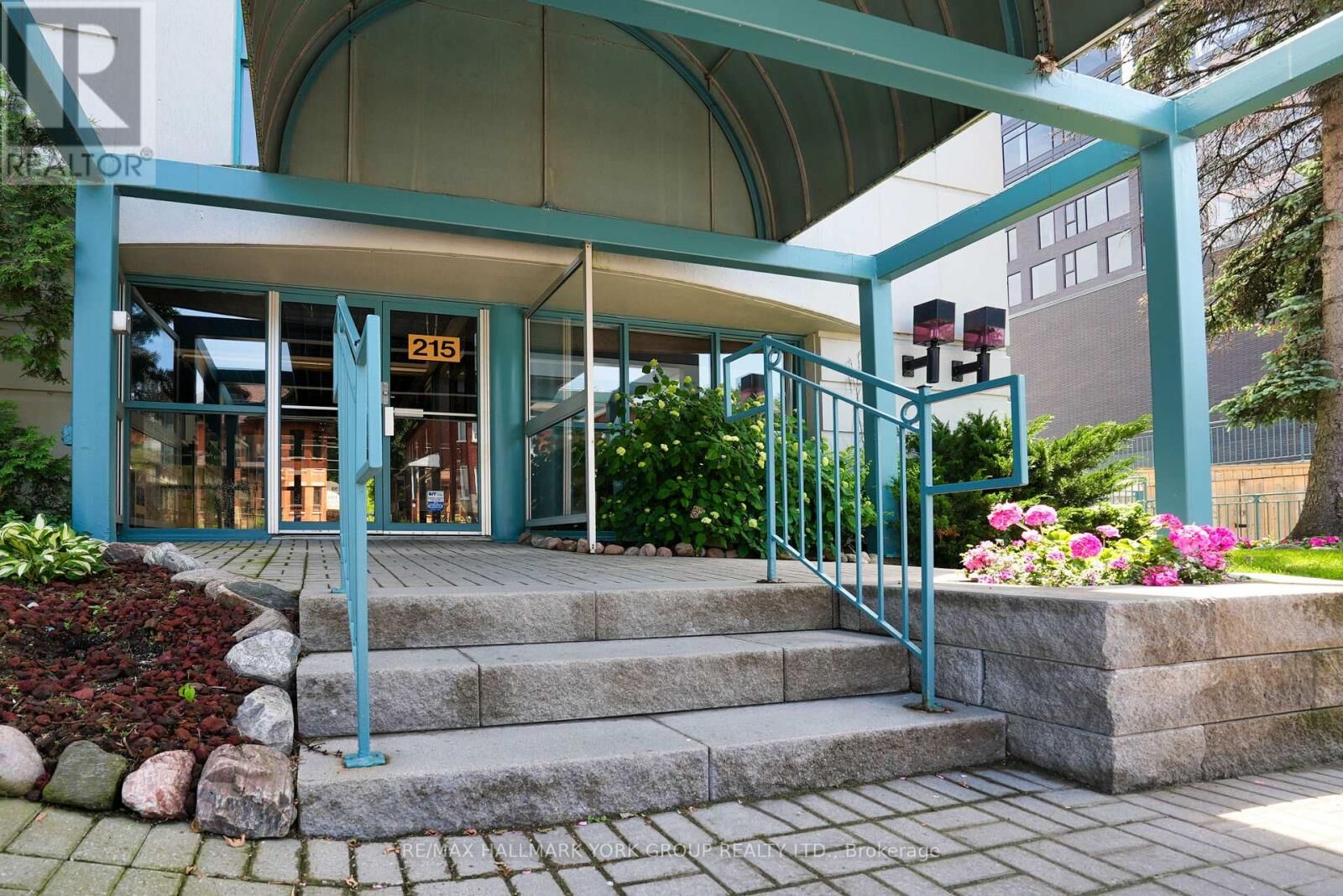 Property Photo:  217 Dunlop Street East 703  ON L4M 1B2 