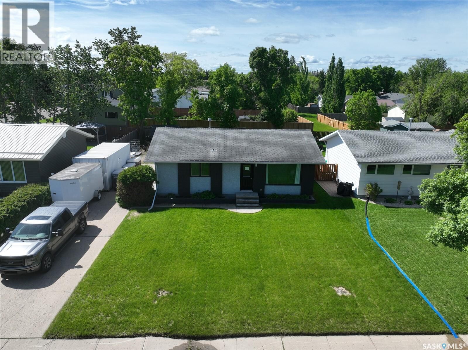 Property Photo: 915 Maple Drive SK S0A 0X0