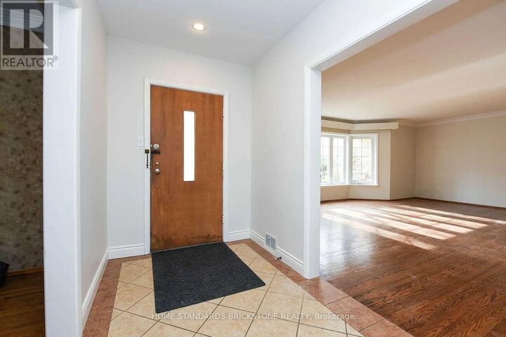 Property Photo:  90 Centre Avenue North  ON M2M 2L6 