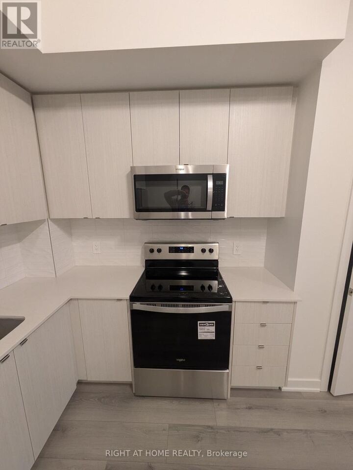 Property Photo: 1440 Clarriage Court 102 ON L9E 1B3