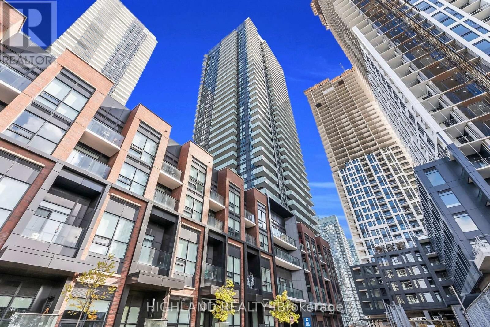 Property Photo: 4130 Parkside Village Drive 1307 ON L5B 3M8