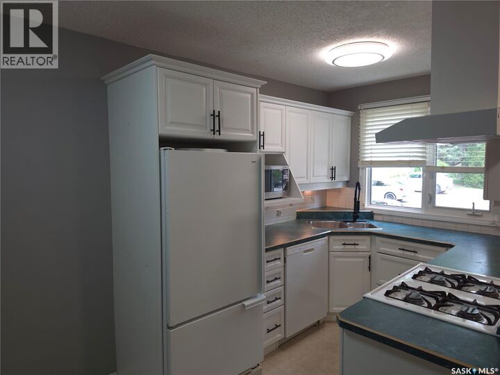 Property Photo: 18 1128 McKercher Drive SK S7H 4Y7
