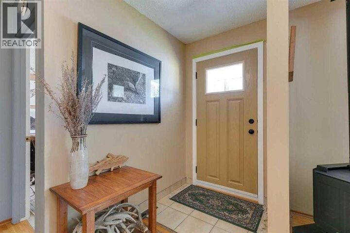 Property Photo:  6140 Dalmarnock Crescent Northwest  AB T3A 1H2 