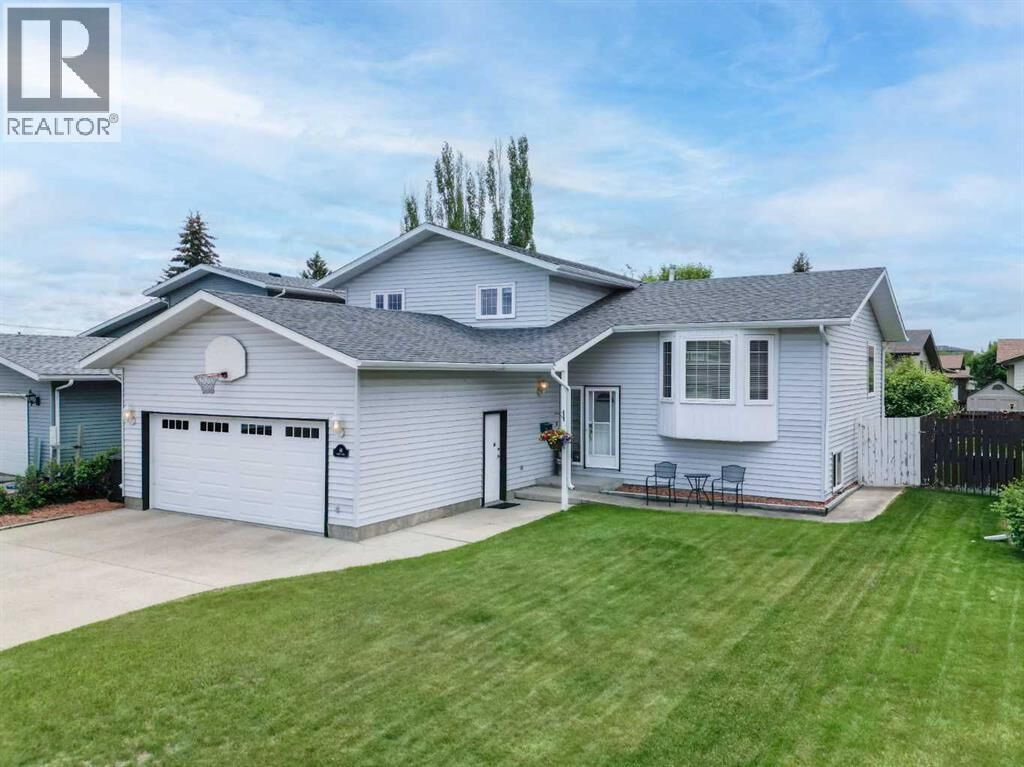 Property Photo: 44 Huget Crescent AB T4N 6P4