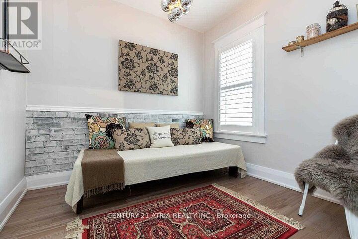 Property Photo:  639 Mortimer Avenue  ON M4C 2J9 