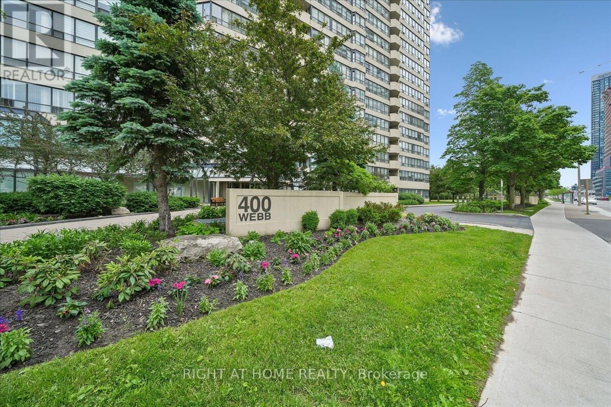 Property Photo: 400 Webb Drive 210 ON L5B 3Z7