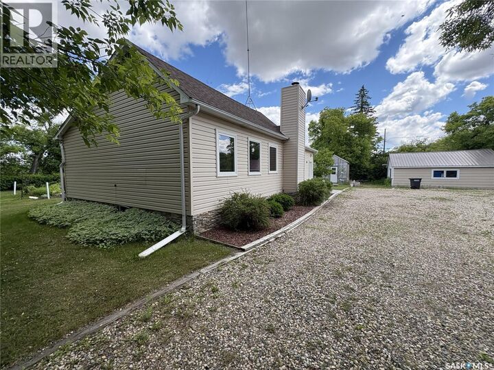 Property Photo: 206 Cobo Avenue, Guernsey Sk. SK S0K 1W0