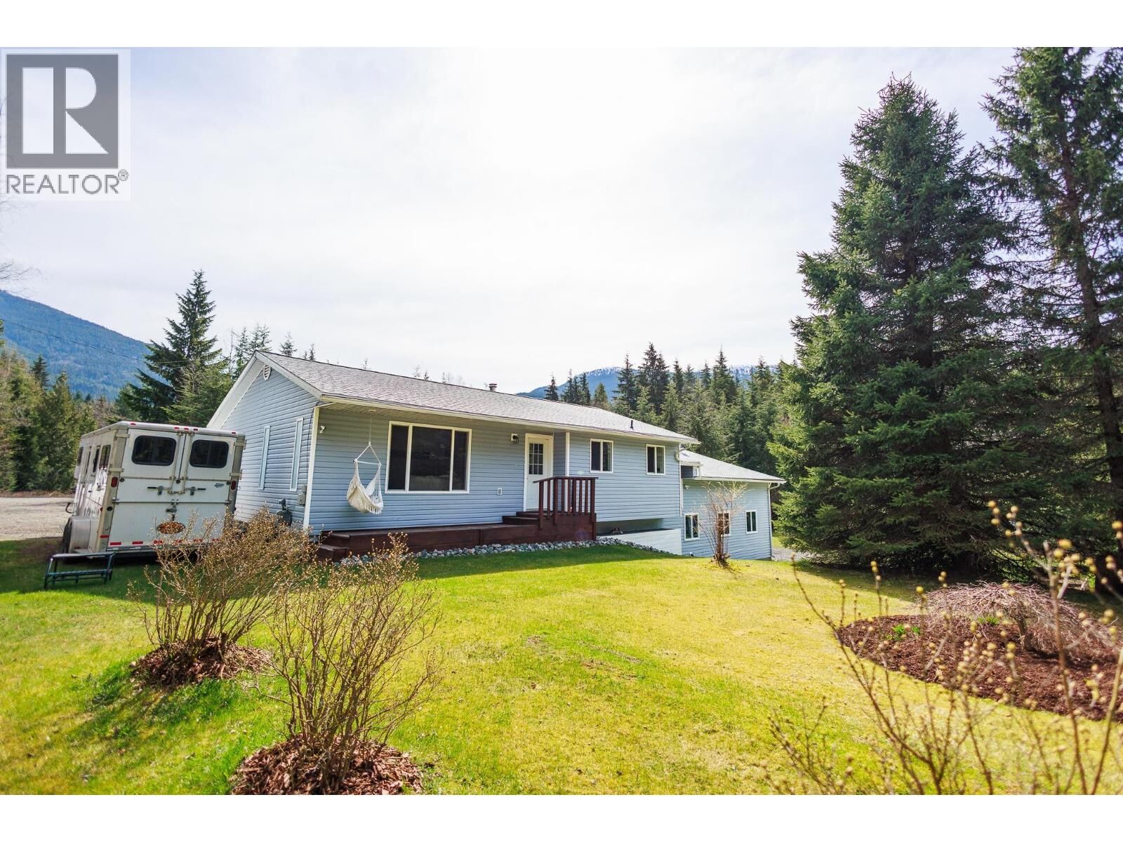 Property Photo: 5515 Kleanza Drive BC V8G 0A7