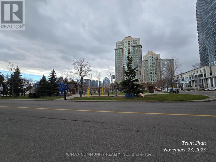 Property Photo: 1 Lee Centere Drive Ph302 ON M1H 3J2