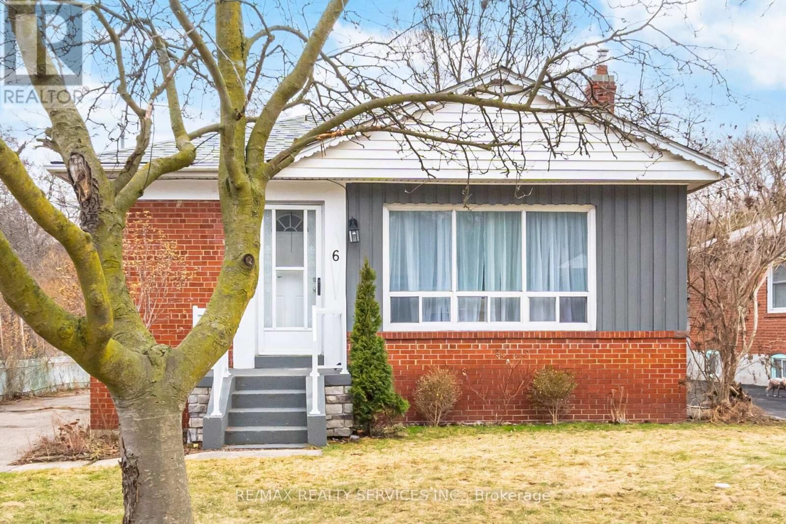 Property Photo:  6 Bonnyview Drive Upper  ON M8Y 3G6 
