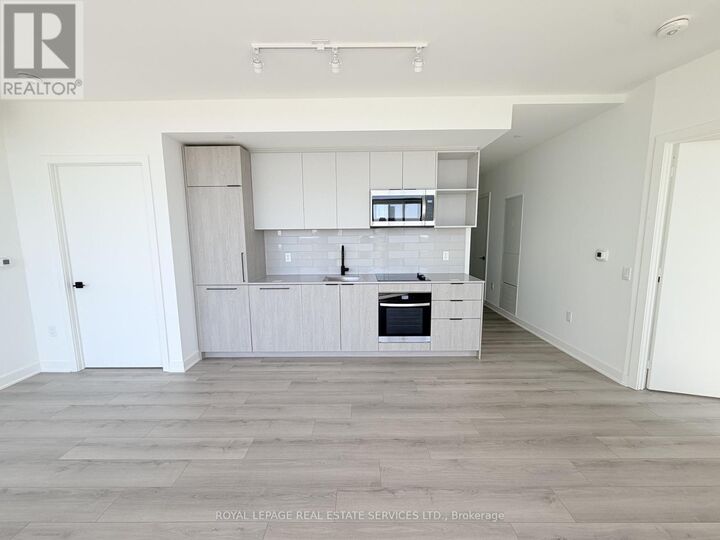 Property Photo:  1185 Dupont Street 729  ON M6H 0G5 