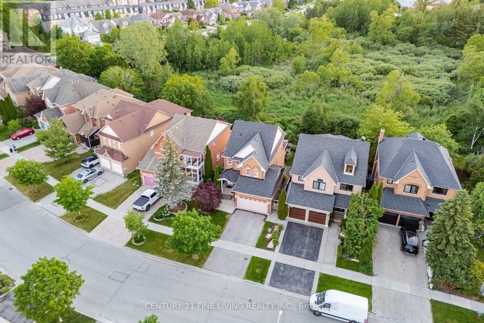 Property Photo: 18 Nantucket Drive ON L4E 3V1