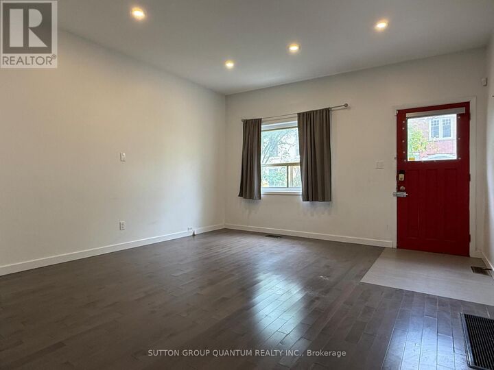 Property Photo: 7 Casimir Street ON M5T 2P6