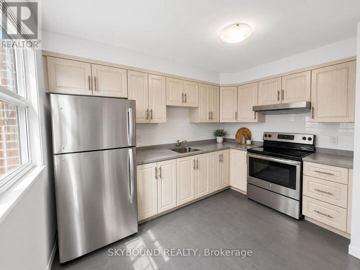 Property Photo: 308 Lakeshore Road West 3 ON L5H 1G8