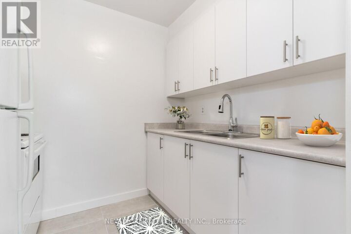 Property Photo:  485 Eglinton Avenue East 608  ON M4P 1N2 