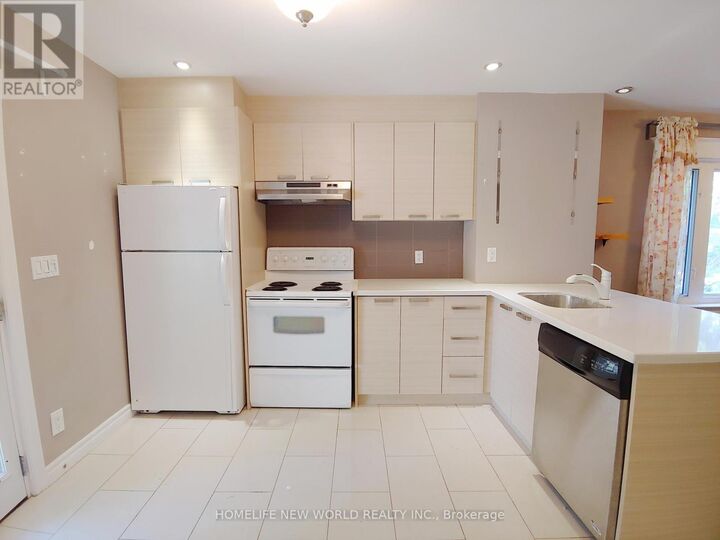 Property Photo:  35 East Lynn Avenue Main  ON M4C 3X3 